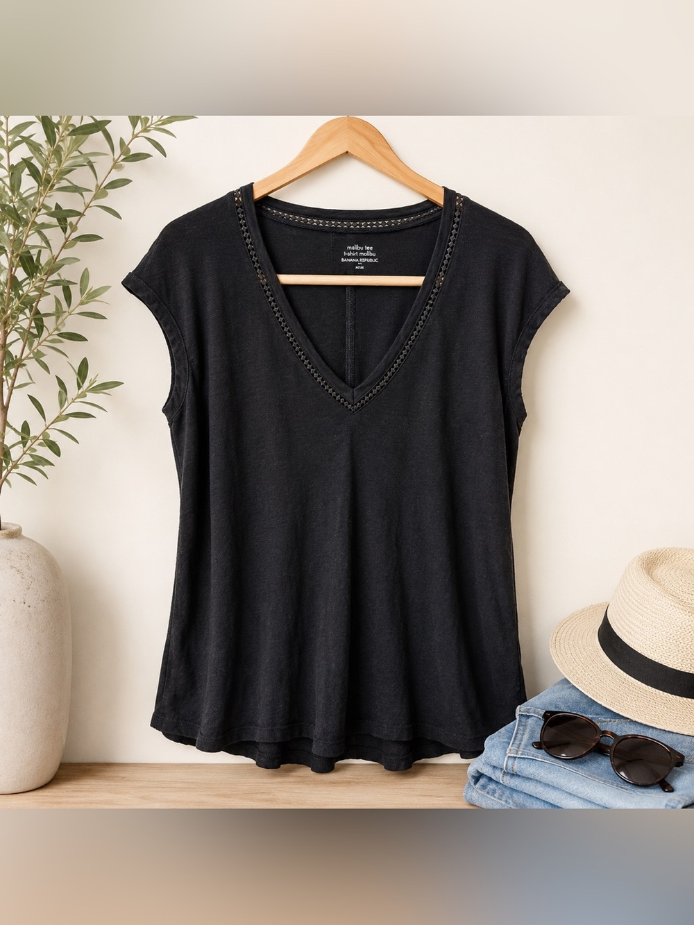 Banana Republic Malibu Tee‎ Black V-Neck Crochet Trim Top Medium Cotton Modal